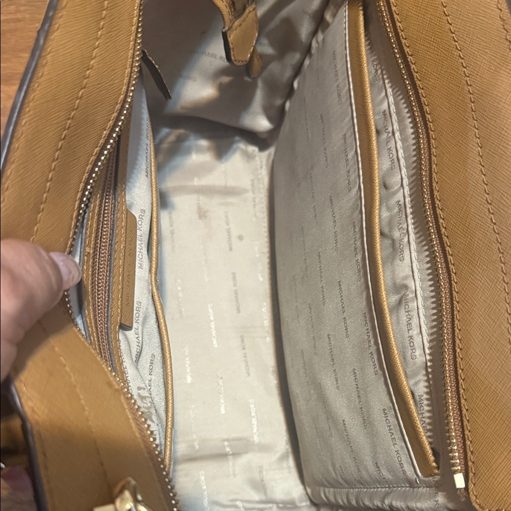 Michael Kors White and Tan Tote Bag - Picture 3 of 7